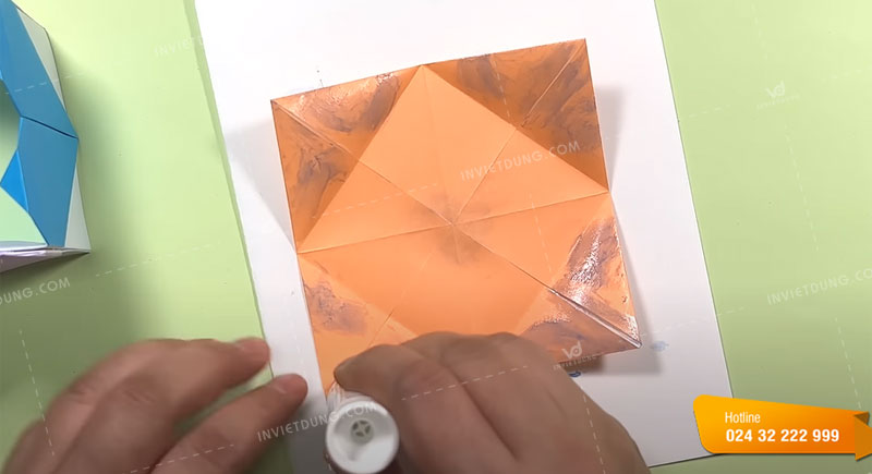 Dán các góc nhọn của đế hộp giấy