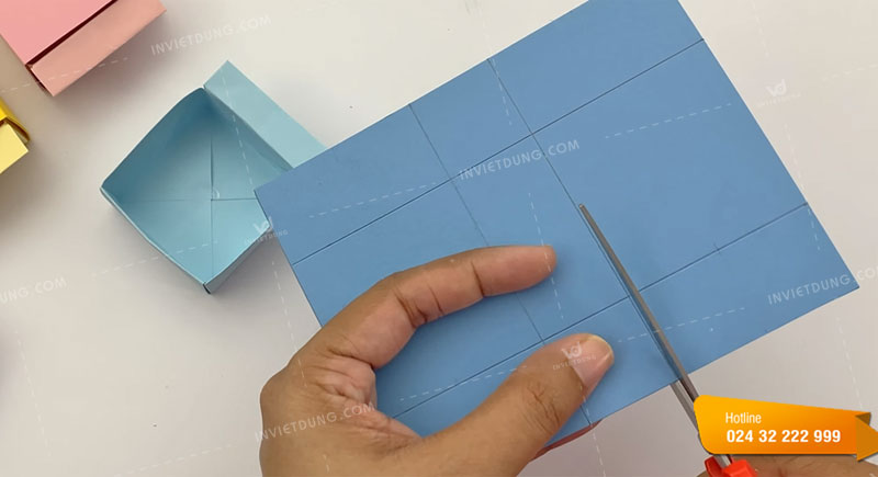 Gấp phần vỏ hộp bước 2