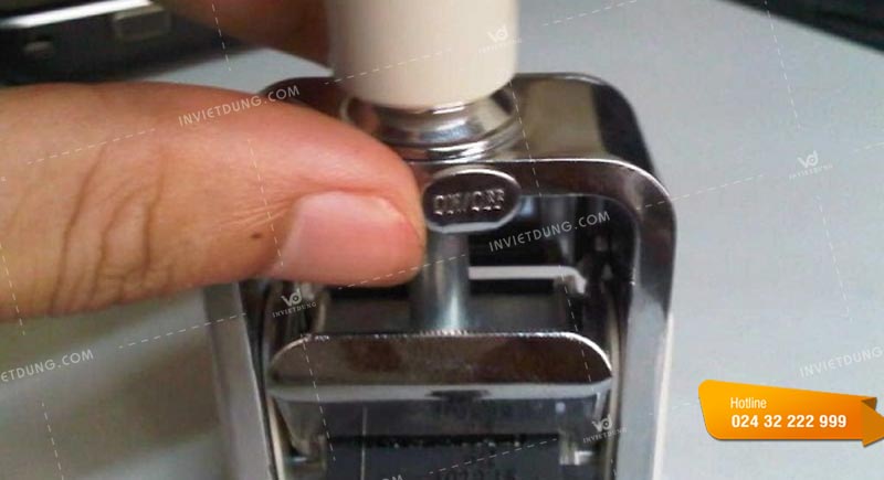 Đóng số nhảy bằng tay