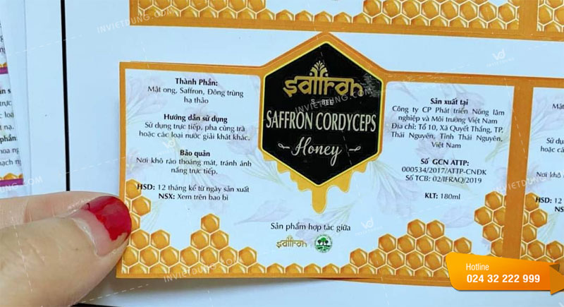Mẫu decal nhựa sữa dán lọ saffron