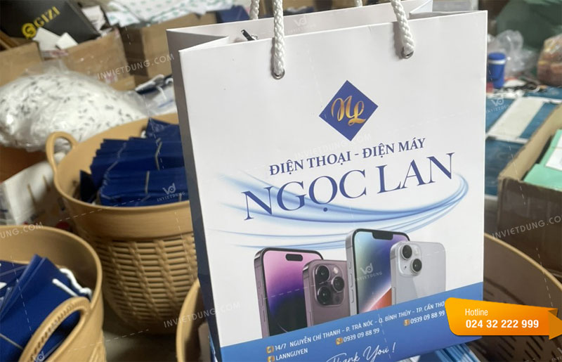 Mẫu túi giấy cửa hàng di động Ngọc Lan