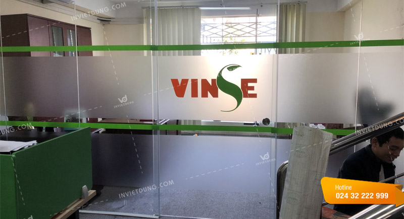 Mẫu decal dán kính ra vào văn phòng