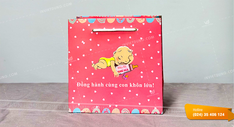 Mẫu túi giấy đựng quần áo trẻ em
