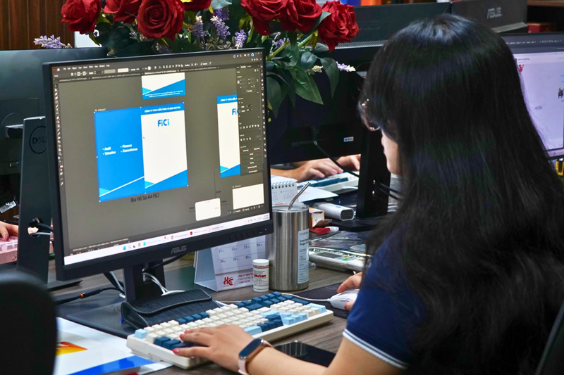 Nhân viên thiết kế In Việt Dũng