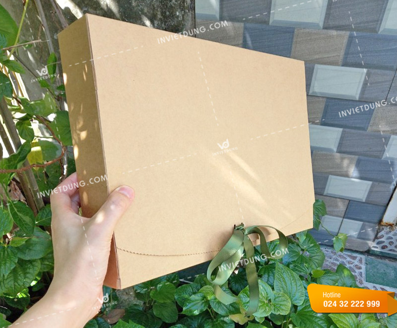 In vỏ hộp giấy kraft đựng quần áo được thiết kế có thắt nơ