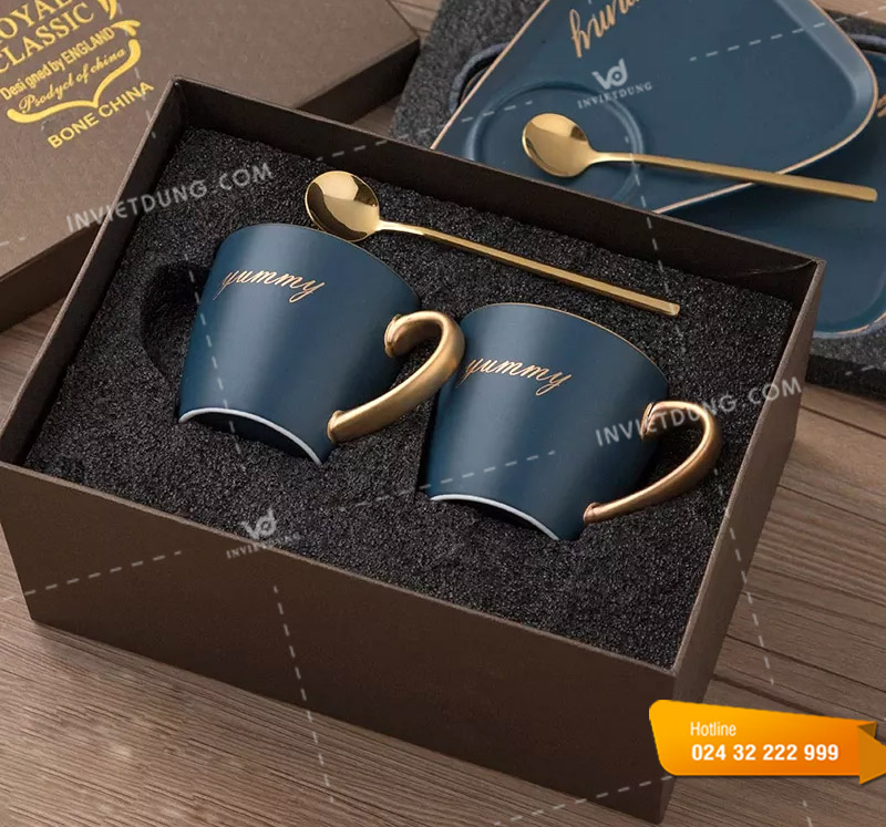 Mẫu hộp đựng 2 ly bằng giấy cứng sang trọng
