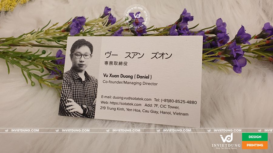 in card visit đen trắng bằng giấy mỹ thuật