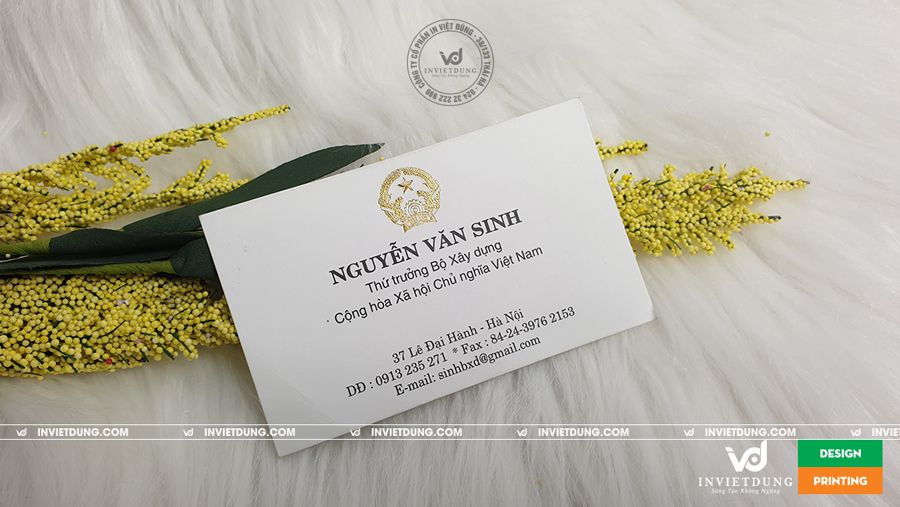 Mẫu name card ép kim ánh vàng của lanh đạo Bộ Xây Dựng