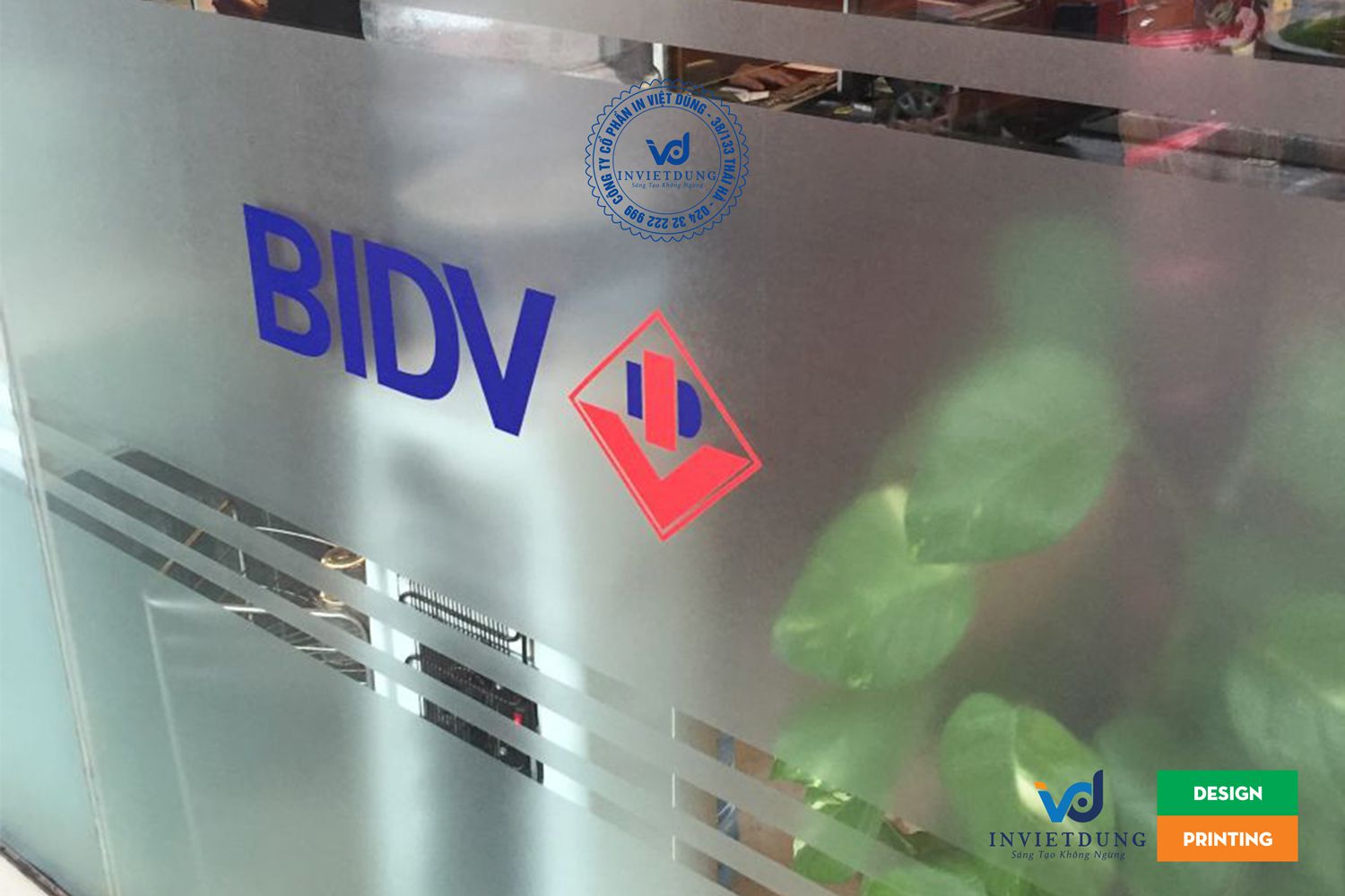 in decal dán kính văn phòng