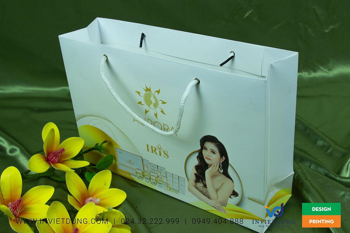 In túi giấy đựng mỹ phẩm cho trung tâm thẩm mỹ viện IRiS