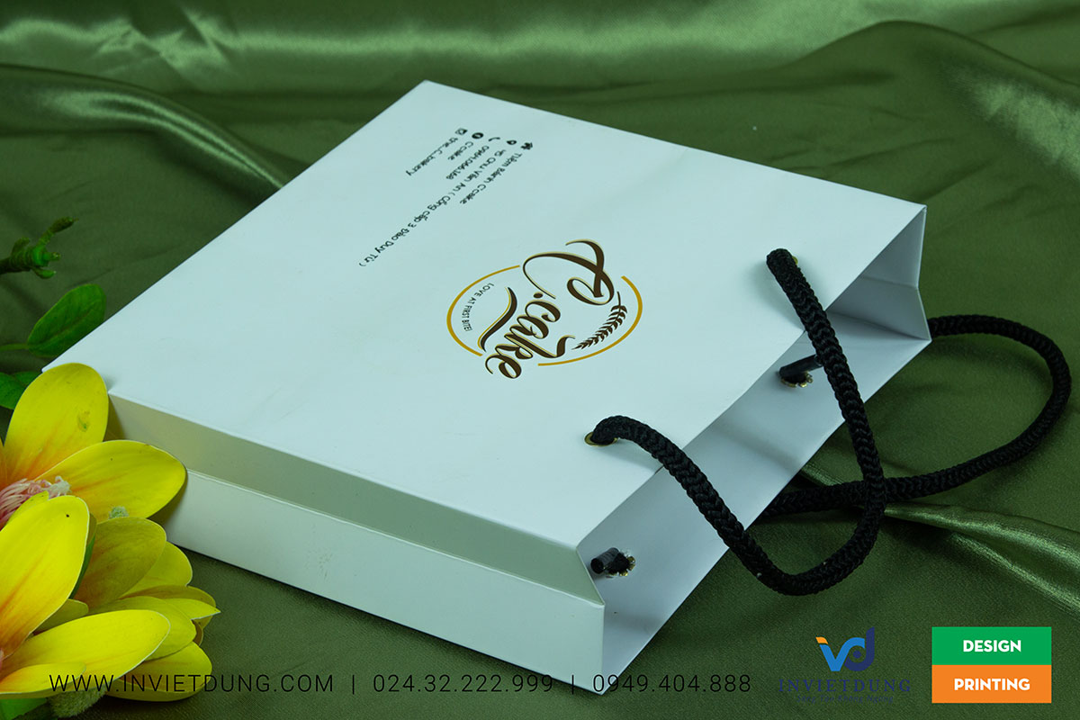 Túi giấy có in logo tiệm bánh Bakery