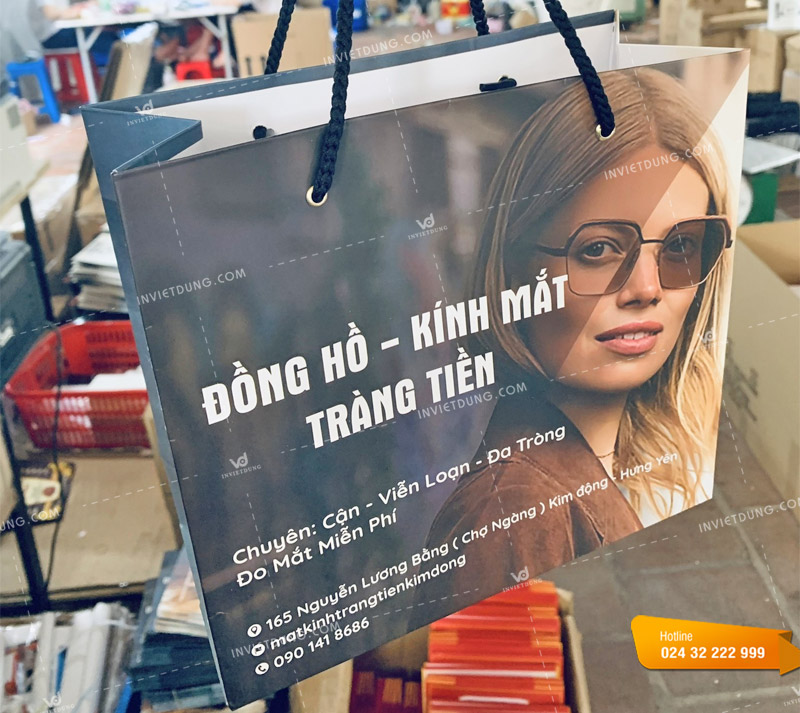 Mẫu túi xách bằng giấy cửa hàng đồng hồ, kính mắt Tràng Tiền