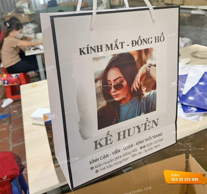 Mẫu túi xách giấy đựng kính mắt shop Kế Huyền