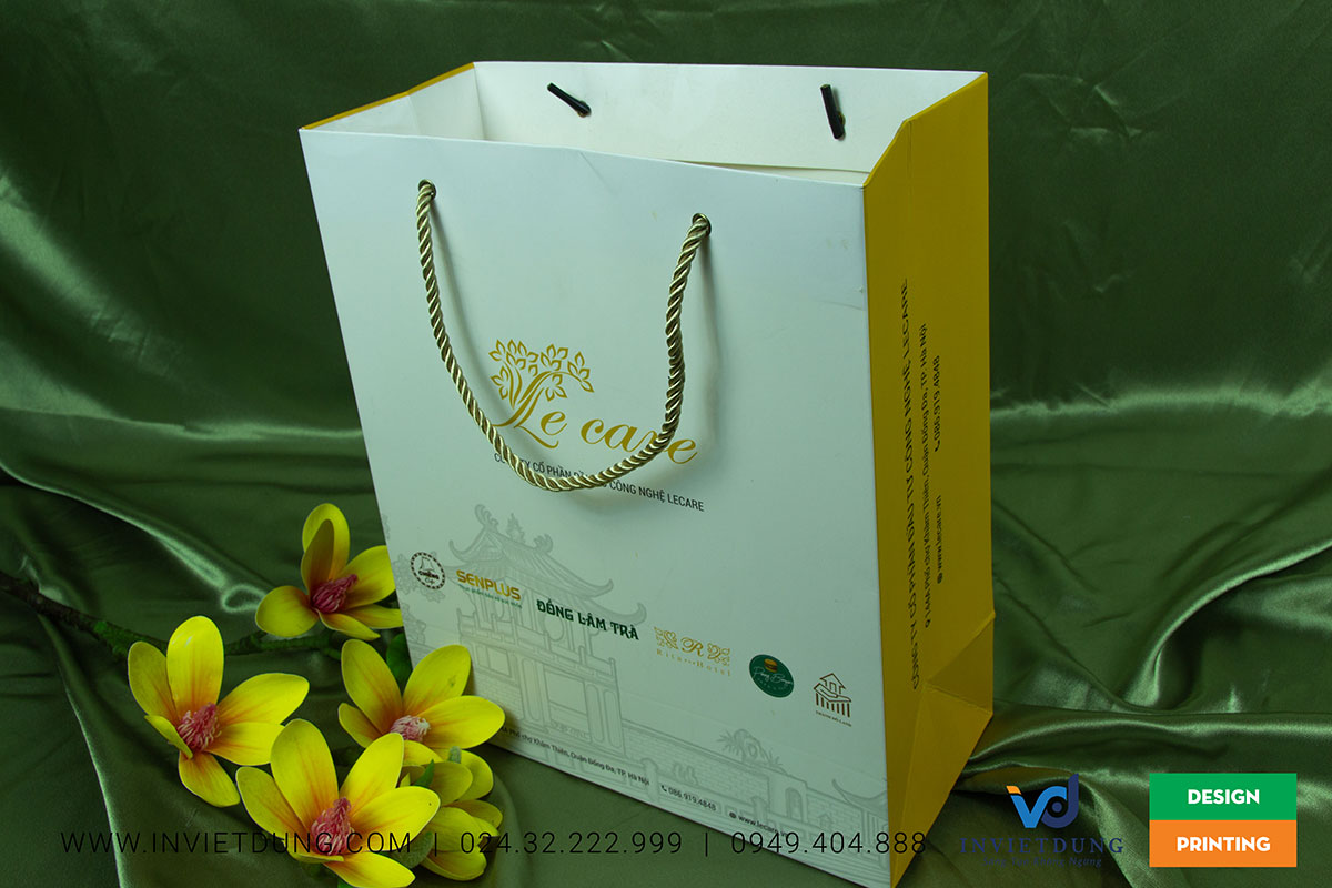 In logo túi giấy thương hiệu Le Care